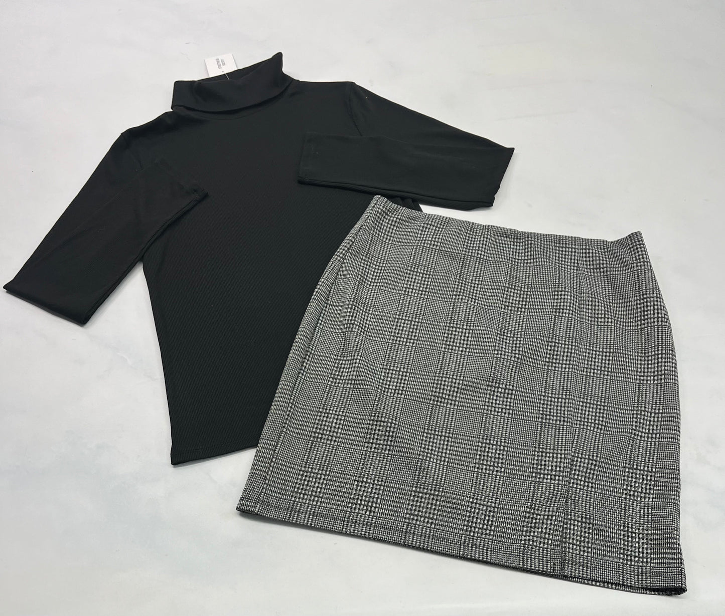 Duo : Col roulé rib stretch neuf! Fait M/ femme + Jupe taille élastique comme neuve fait M/ femme .