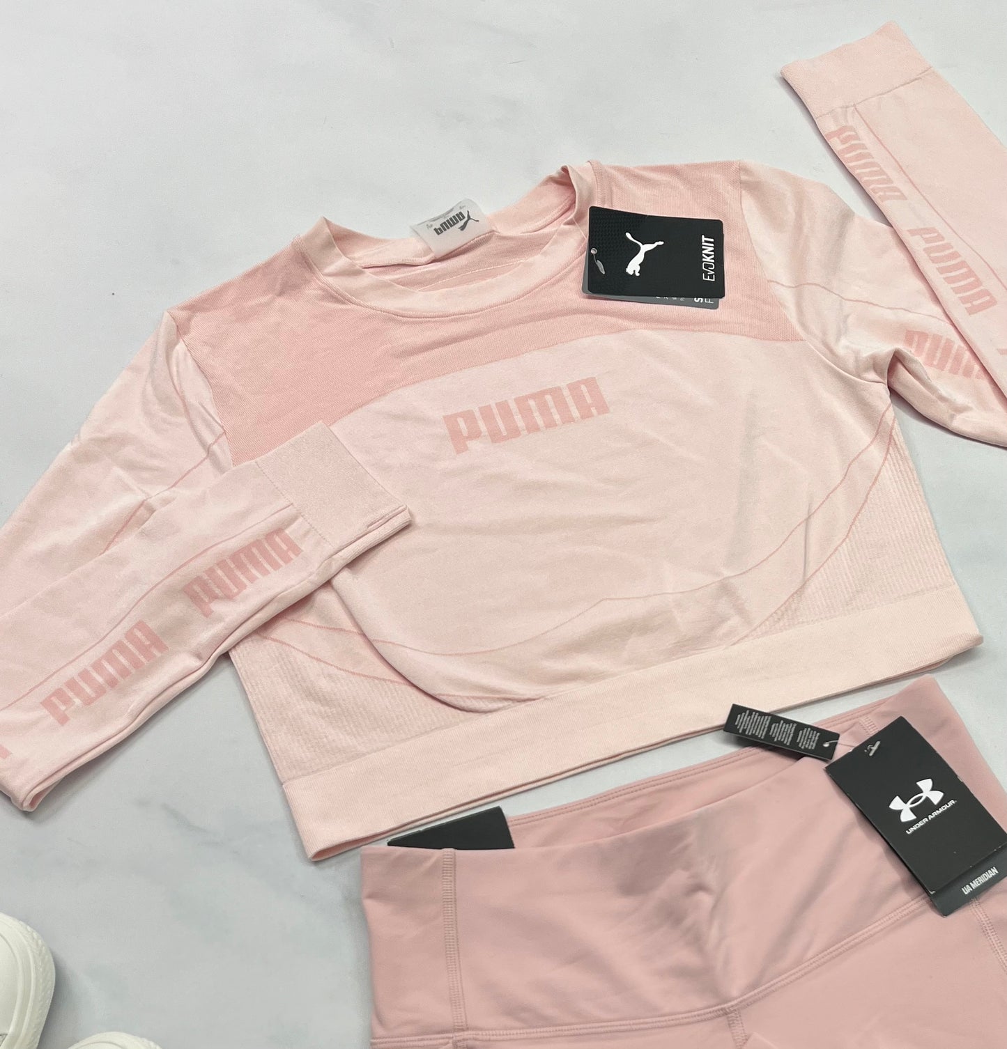 💕Haut sport : PUMA L fit moulant (M-L femme ) . Extensible écourté neuf!