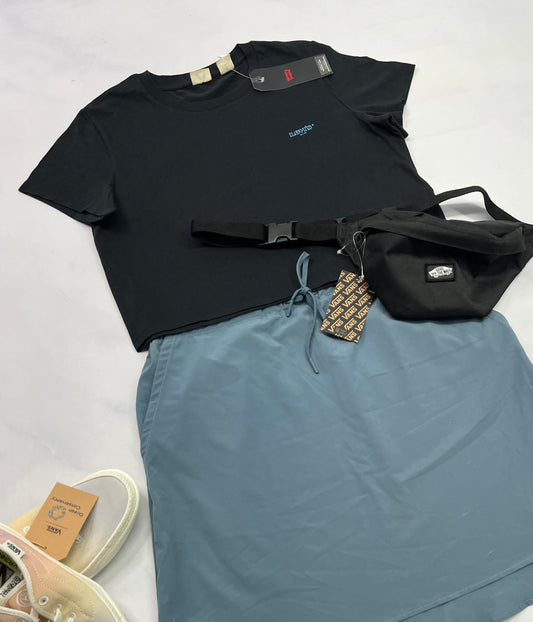 😍 Manche courte : LEVIS noir avec écriture bleu fait S/ femme coupe confo neuf! Look écourté .