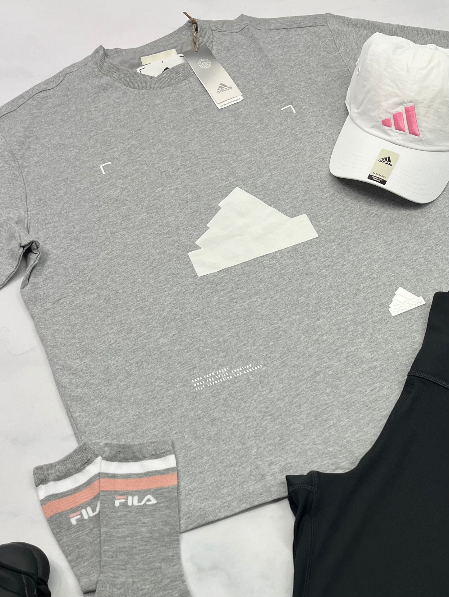 😍 T-Shirt : Adidas XL femme look coupe over size . Superbe avec un cuissard . Neuf !