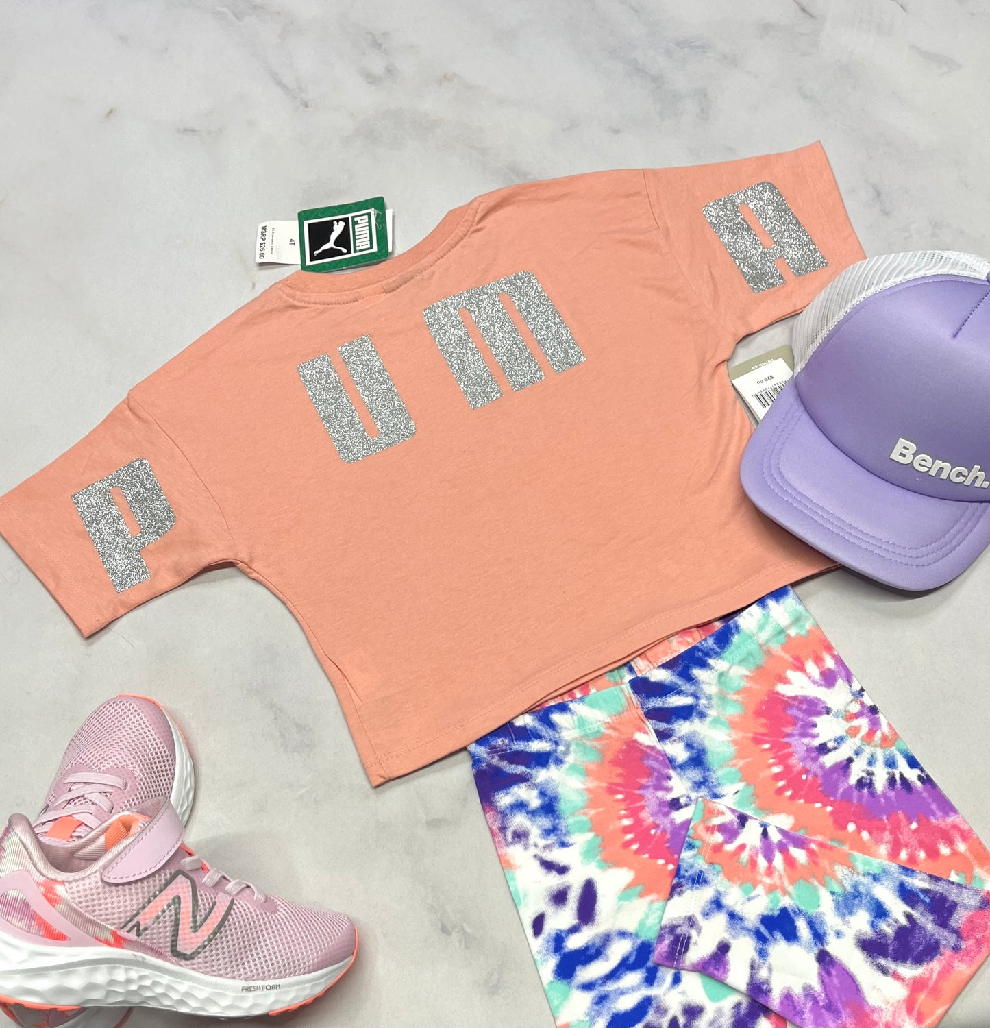 😍 PUMA : manche courte 4 ans fille coupe tendance . Gros logo brillant au dos neuf !