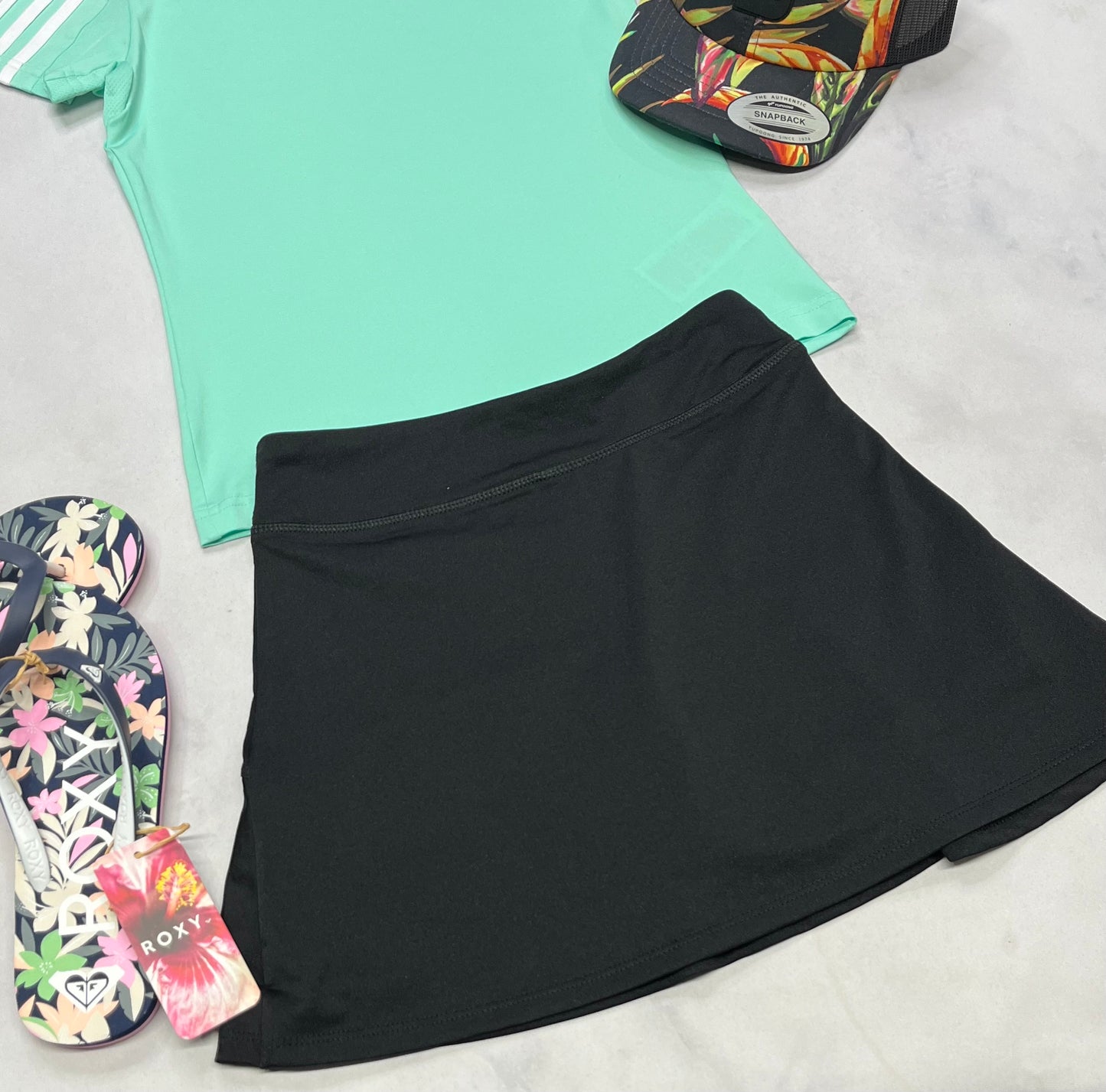 🌴 Jupe short intégré : tissu de sport stretch de partout! 10 ans fille neuve ! Dos de la jupe étagé superbe .