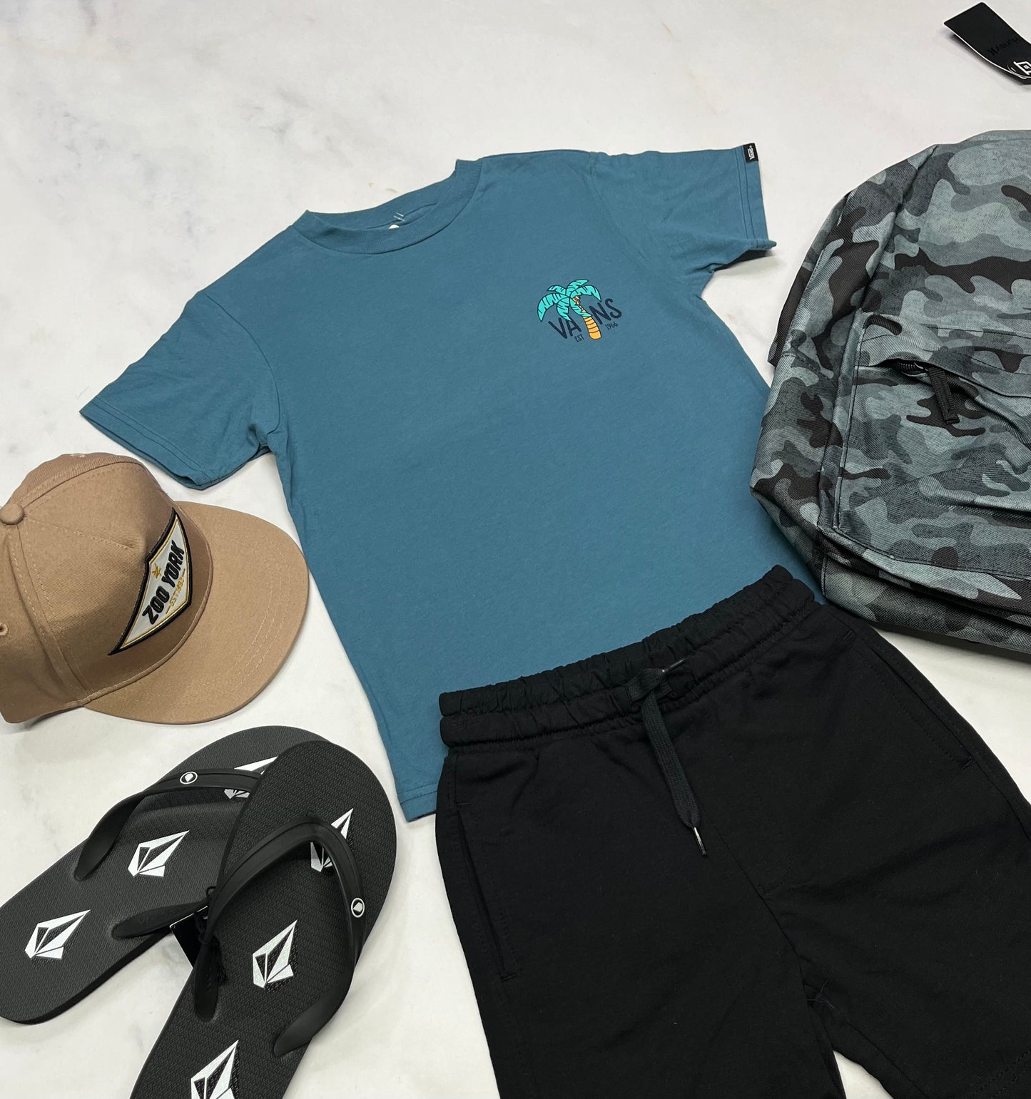 🌴 T-Shirt : VANS 5 ans garçon neuf ! Beau logo au dos .