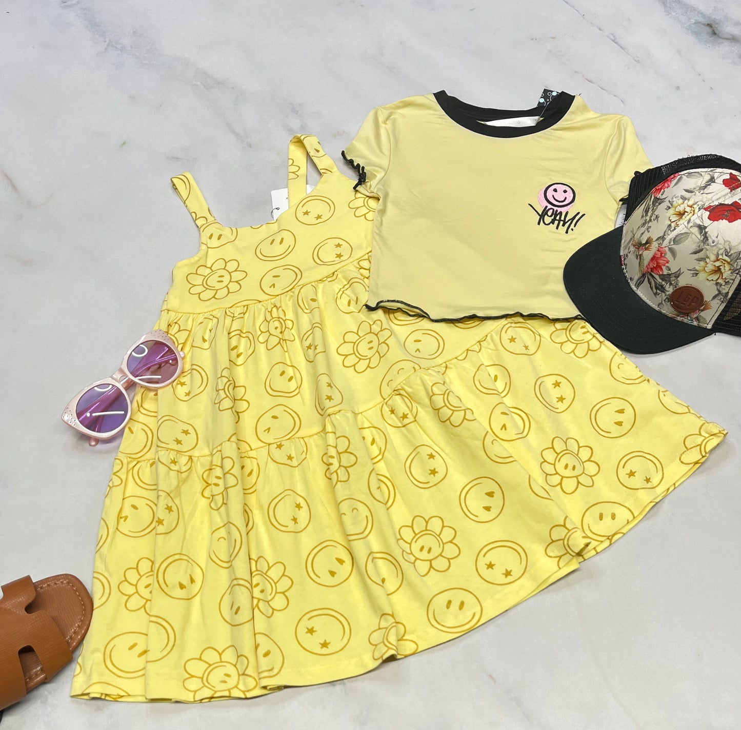 ☀️Duo Robe : jaune Tag 5 ans neuve + manche  courte look moulant/ stretch écourté.  Urban fait :5 ans fille . (Peu se porter en dessous ) .