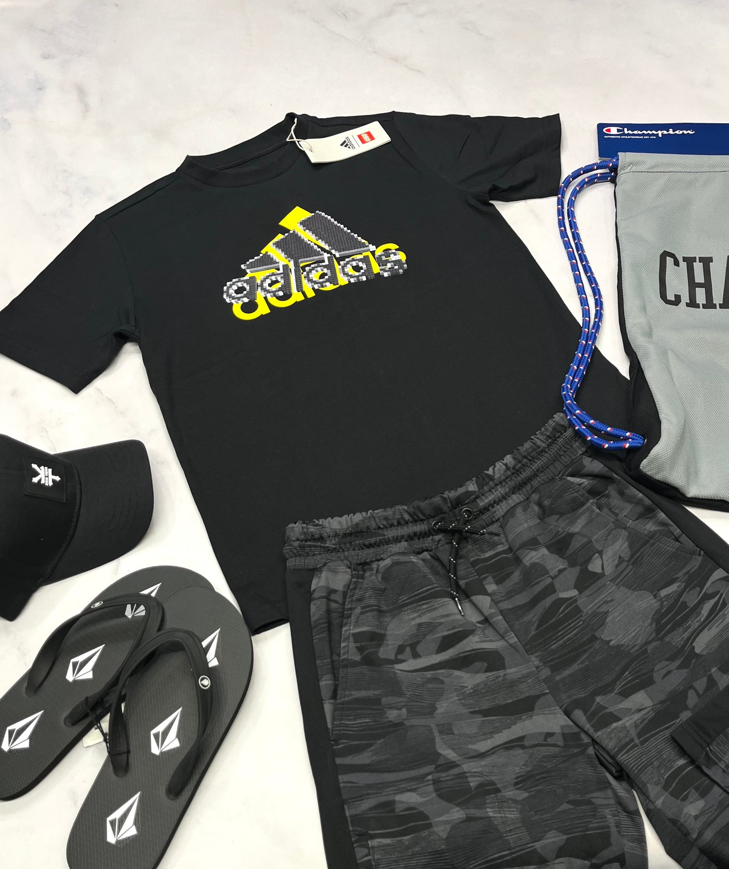 🤩 T-Shirt : Adidas édition spécial LEGO 10-12 ans garçon neuf !