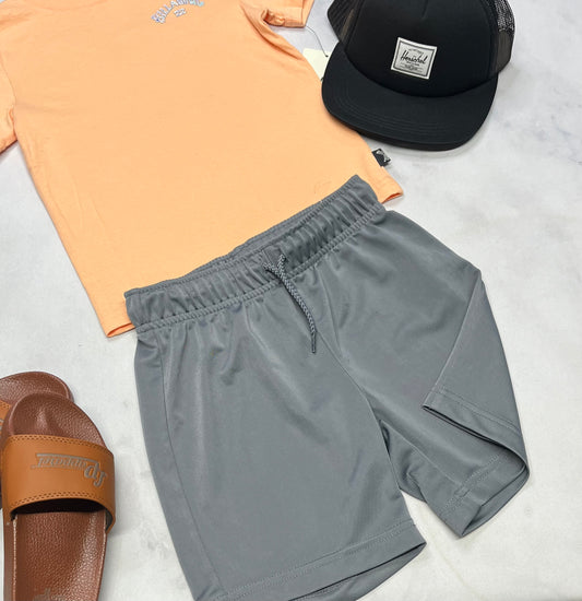 🌵 Short : grise en tissu de sport 4 ans garçon neuve .