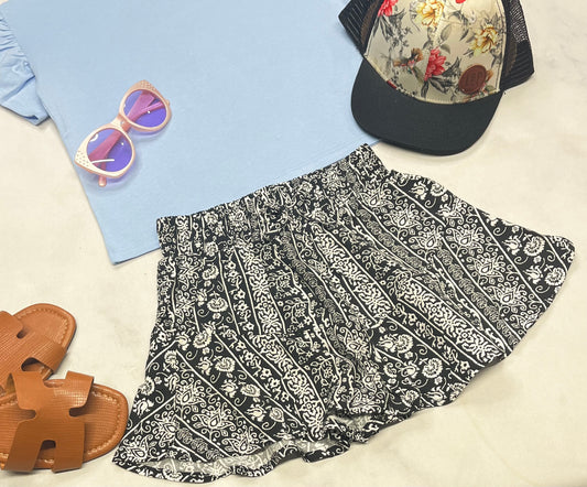 🌷 Short : effet jupe car le bas est fluide . Tissu qui ne décolore pas taille haute neuf! Fait 6X fille