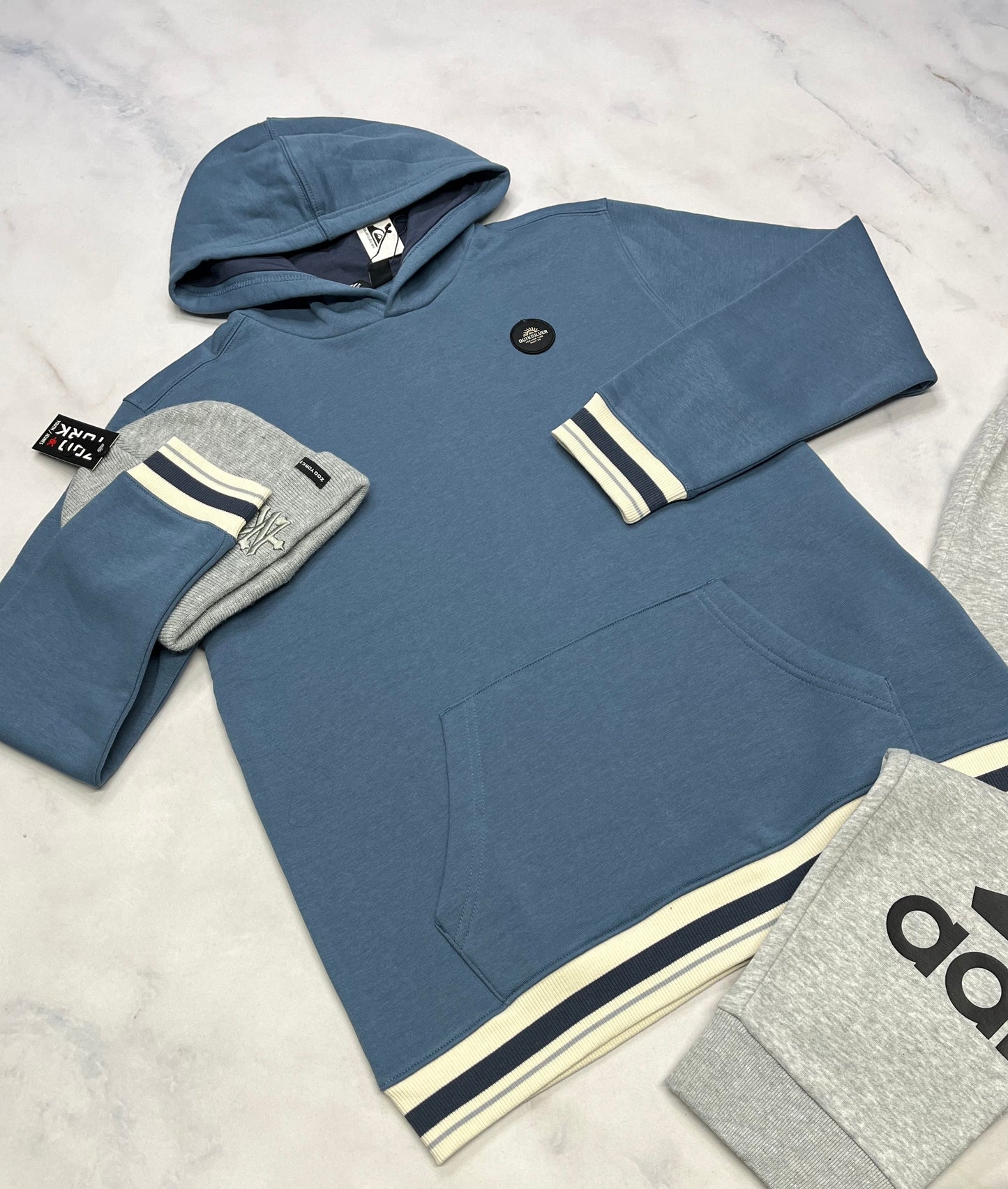 ❄️ Quiksilver Cagoule : en ouaté souple neuve . 18-20 ans hyper confo . Qualité ++