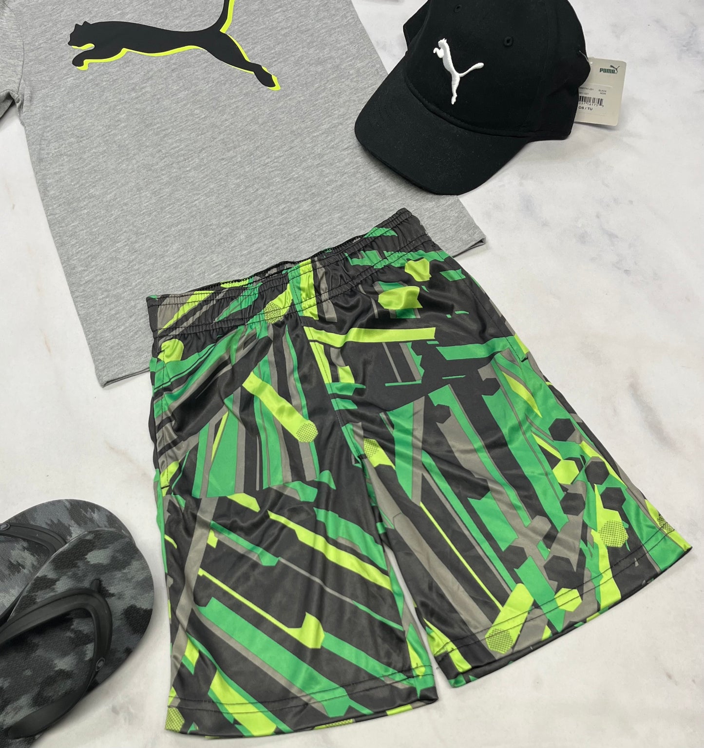 🌴 Bermuda  : tissu de sport fait 6X garçon usagé comme neuve.