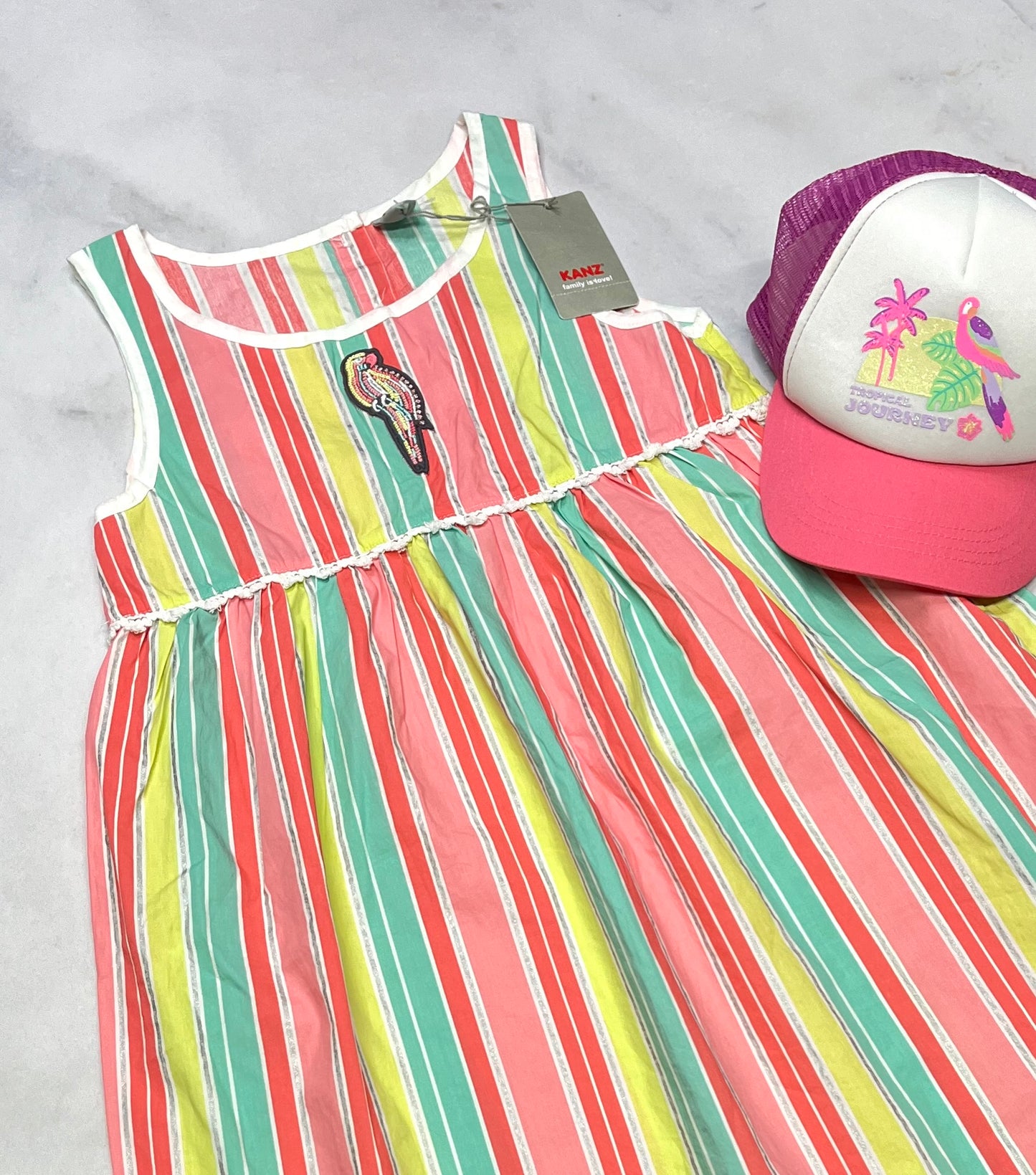 🌴 Robe KANZ : 10(9-10 ans ) fille neuve ! Le perroquet au devant est brodé avec des petites billes . Superbe ! 3 boutons d’attache au dos .