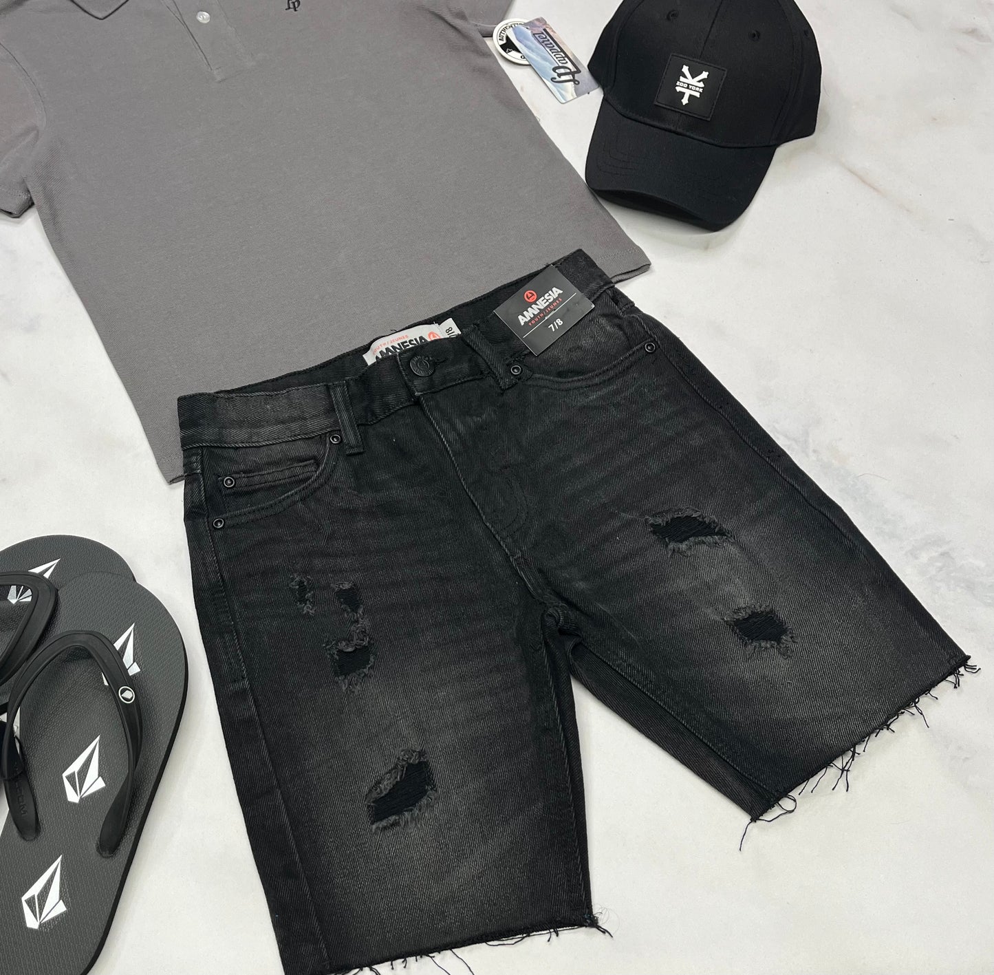 🌴 Bermuda : jeans Amnésia 7-8 et 9-10 ans garçon neuf / ajustable .