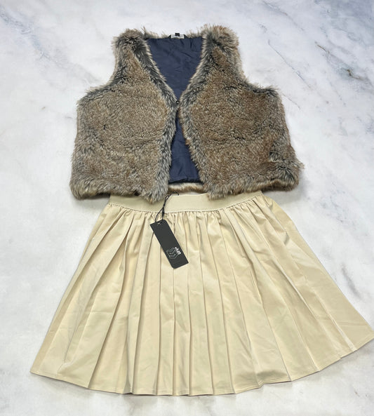 Duo : Veste douce 14-16( ou 14 ans confo ) comme neuve ! + Jupe short stretch intégré . Tissu qui ne décolore pas . 14 ans Surface neuve .