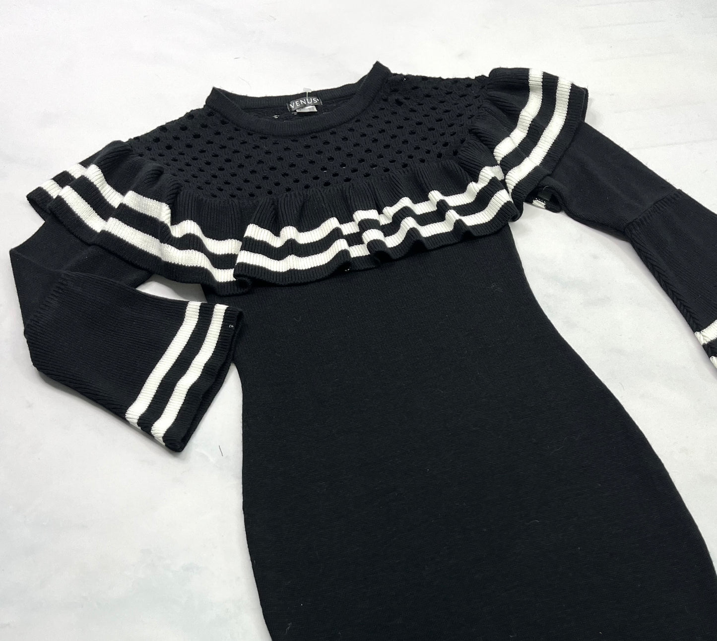 Robe : en tricot beau détails au col manche 3quart évasé look tendance comme neuve ! Small (4-5 ans ) femme .