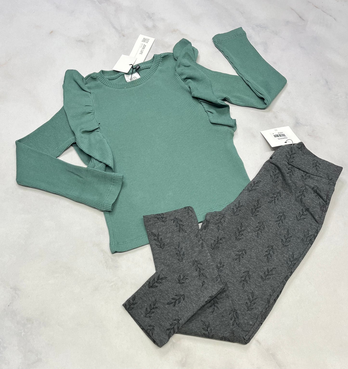 Duo neuf! ZARA + Jog. 4 ans. .