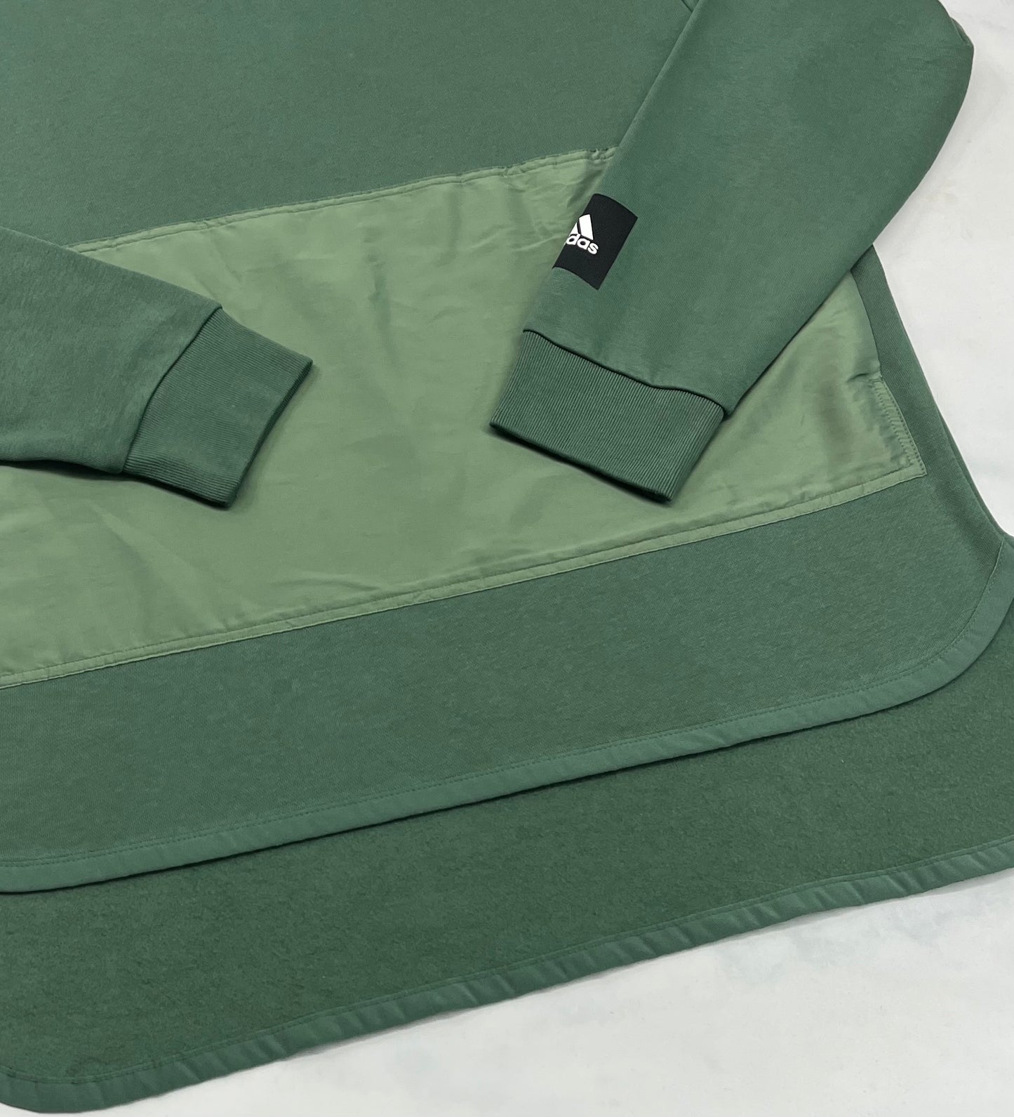 Adidas : Ouaté vert L/ homme incroyable ( poches au devant et look un peu plus long au dos . Neuf !