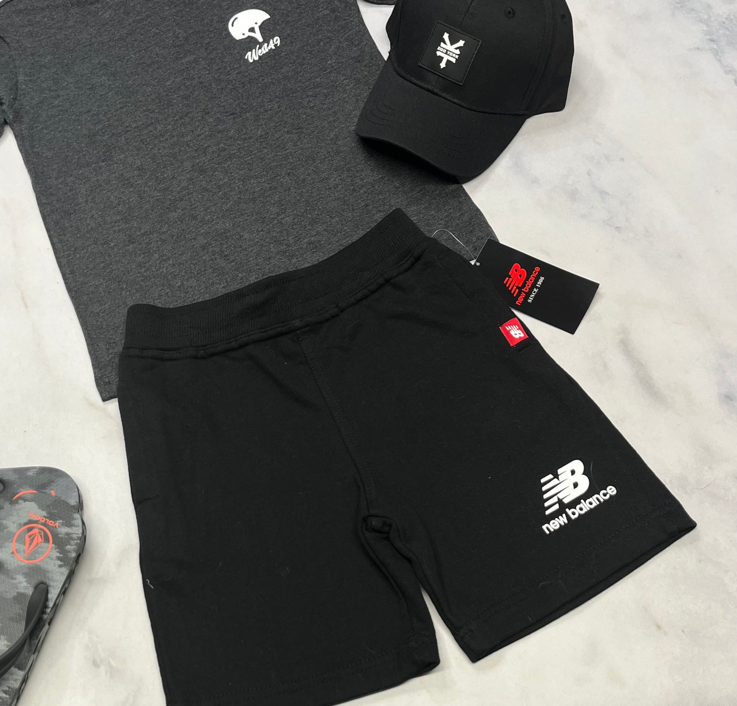 🛹 New Balance : bermuda en ouaté noir 5-6 ans garçon neuve !