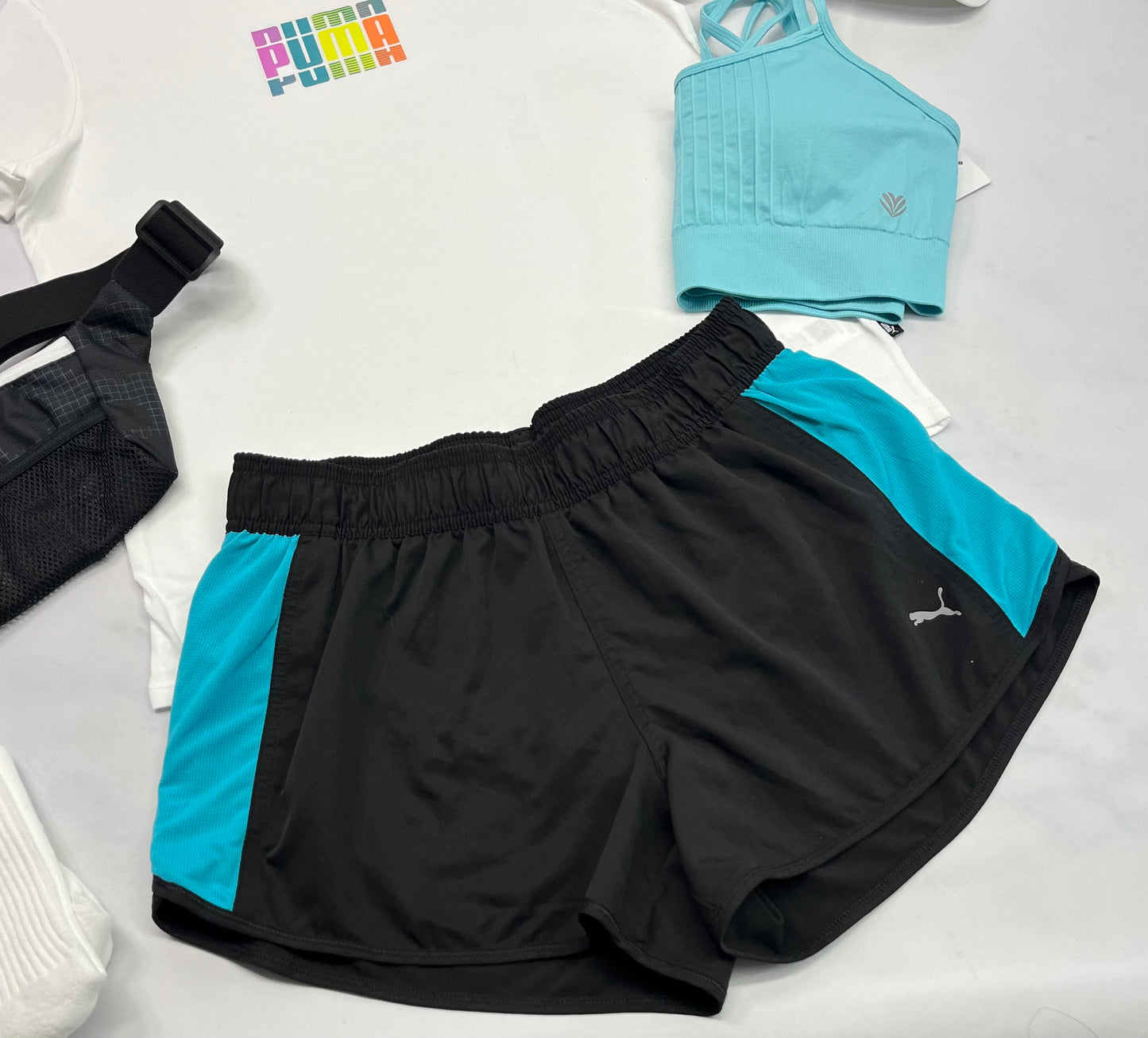 🩵 Short : PUMA en tissu de sport souple sous culotte intégrée. +M/femme comme neuve.
