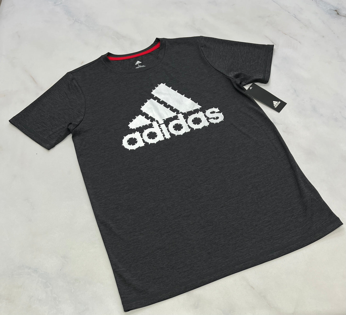Adidas : t-Shirt tissu sport stretch neuf ! Charcoal . 10-12 et 14-16 ans coupe relax .