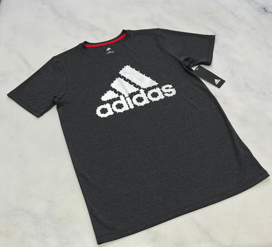 Adidas : t-Shirt tissu sport stretch neuf ! Charcoal . 10-12 et 14-16 ans coupe relax .