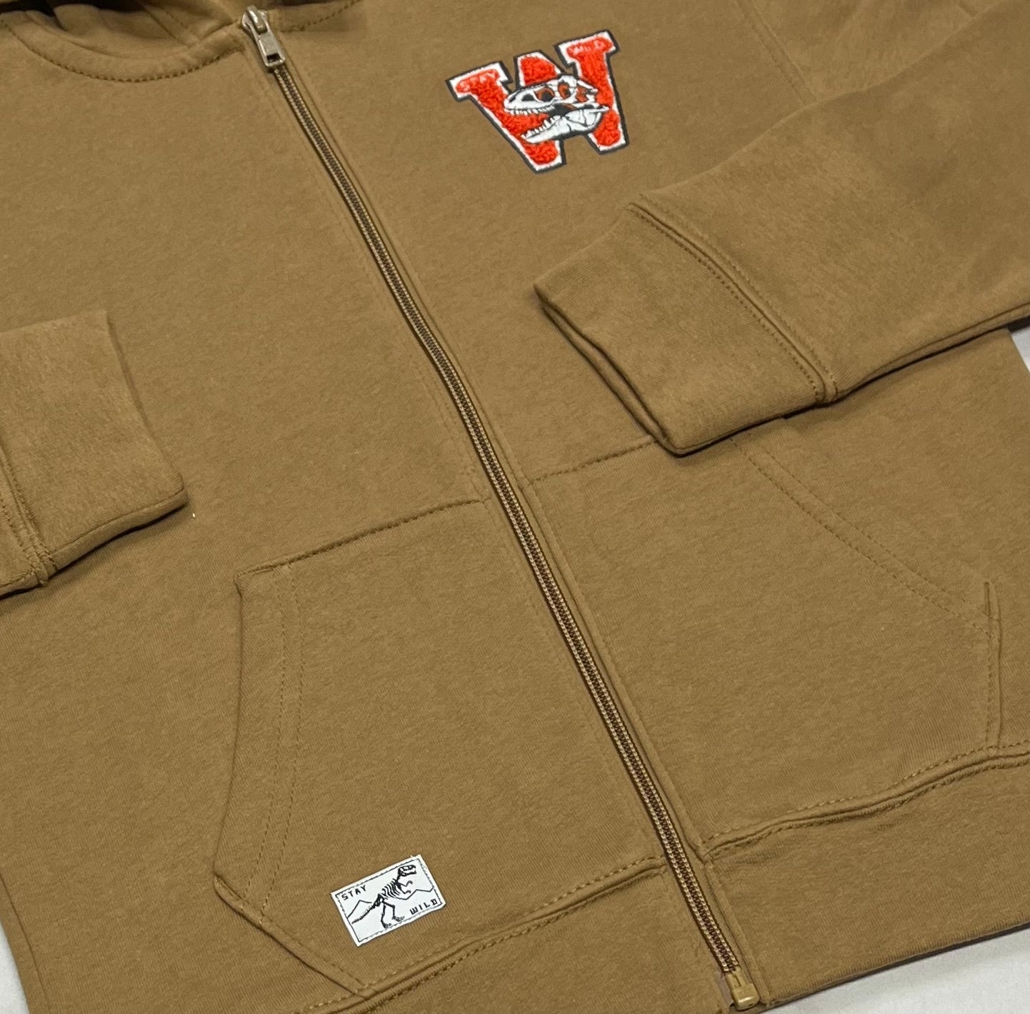 Veste : en ouaté Dino neuve !! Fait 6 ans et fait 7-8 ans