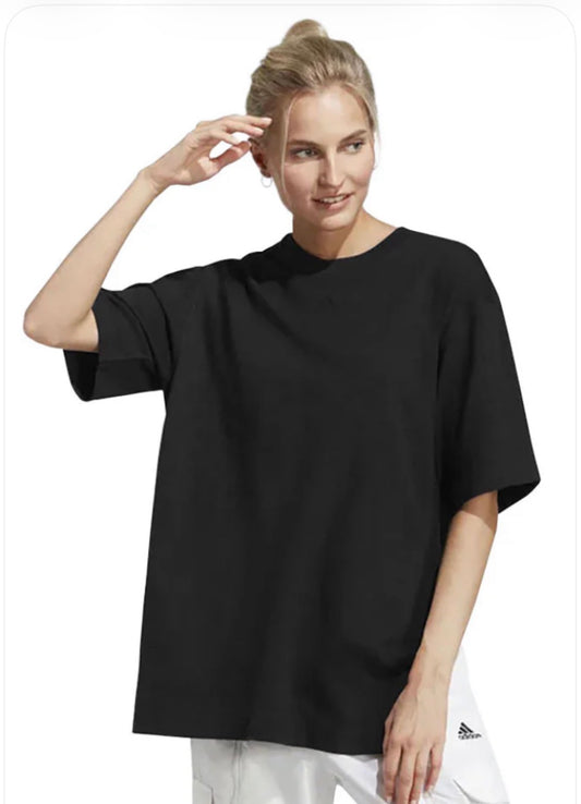 🩷 T-Shirt Adidas : Noir ligne et logo ton sur ton . Superbe ! Fentes de chaques côtés . L/ femme coupe ample tendance  .