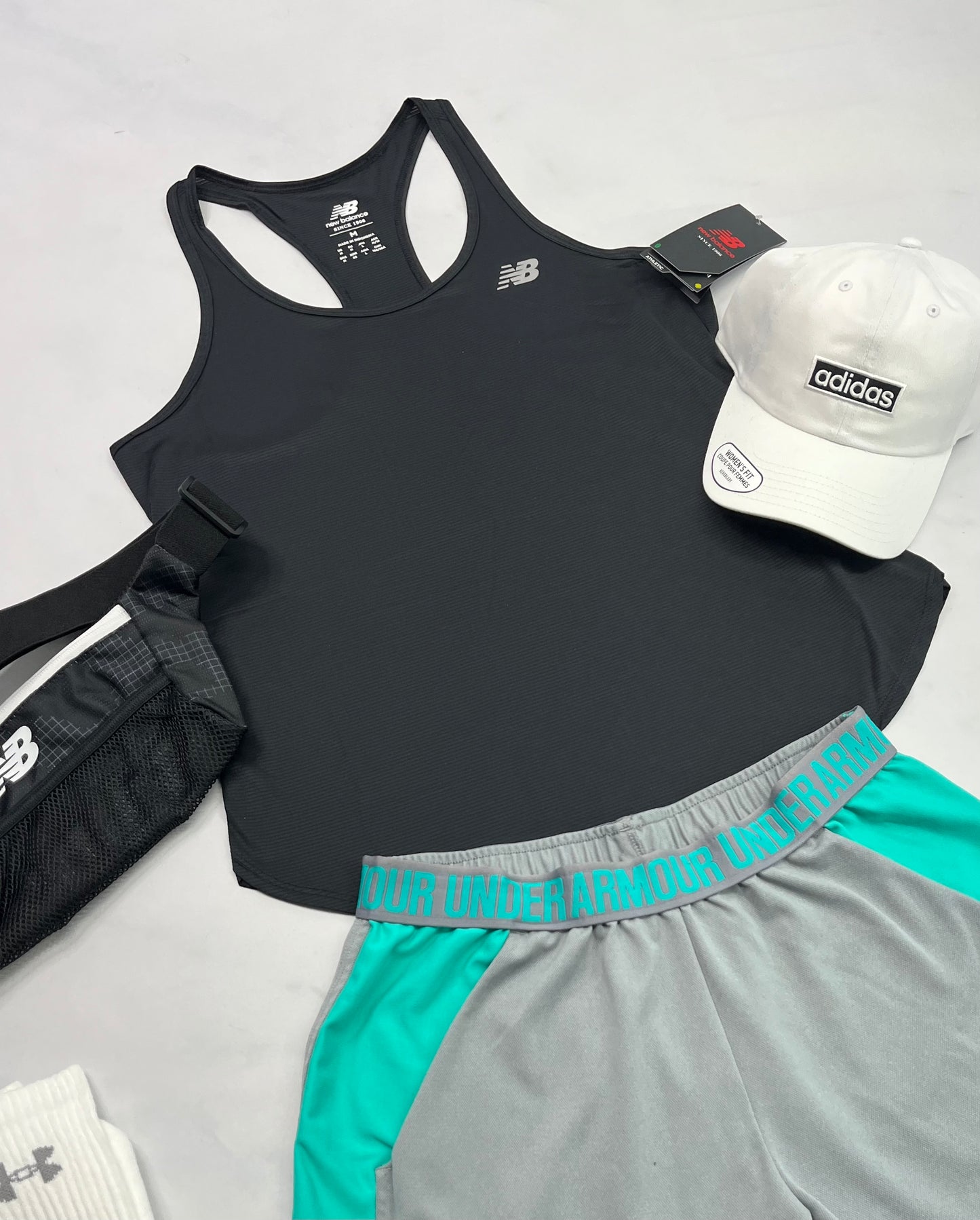 🌴 Camisole : New Balance M/ femme neuve . Soft confo en tissu de sport .