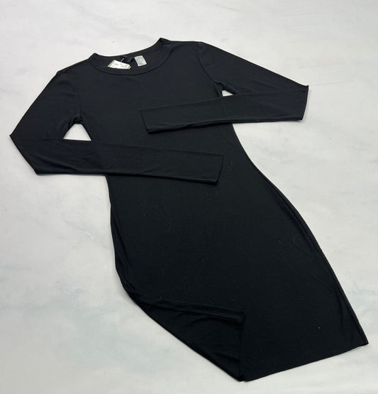 Robe : noir tissu moulant fait S/ fit ( 4 ans )neuve .