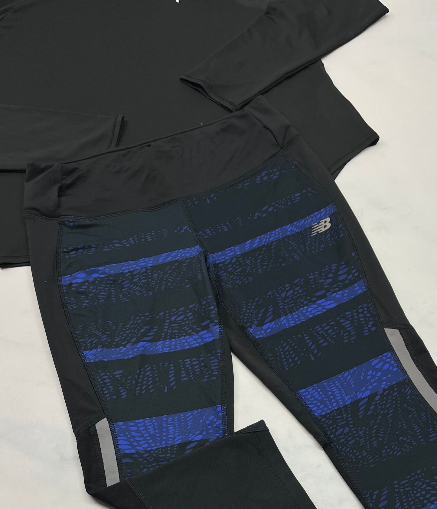 💙 Capri sport : New Balance M/fit stretch femme comme neuf ! Le derrière est tout noir .