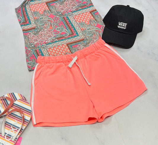 😍 Short : Corail en ouaté pas trop chaud ni mince . 16 ans Tag neuve .