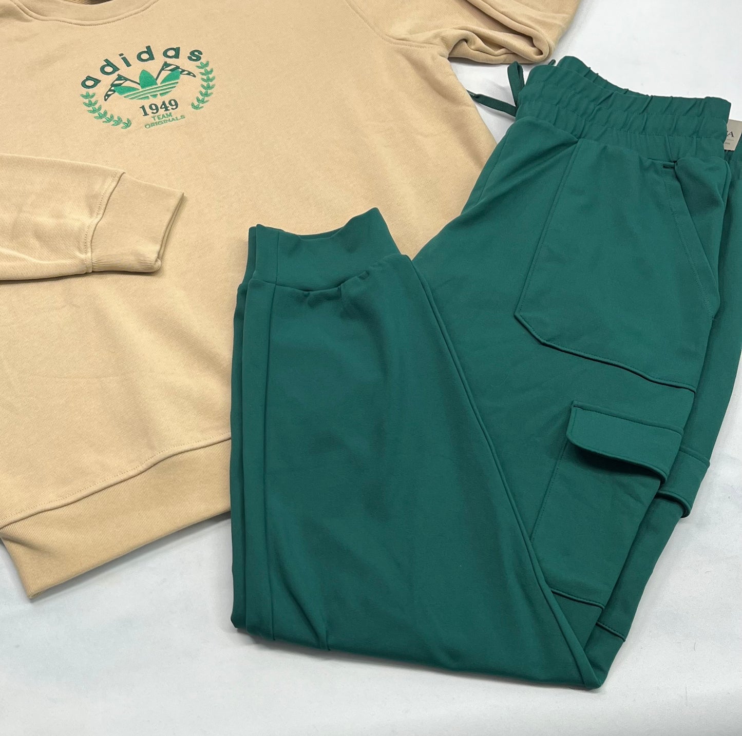 Duo neuf ! Ouaté Adidas M/ confo femme + jogger cargo vert stretch M/ femme neuf!