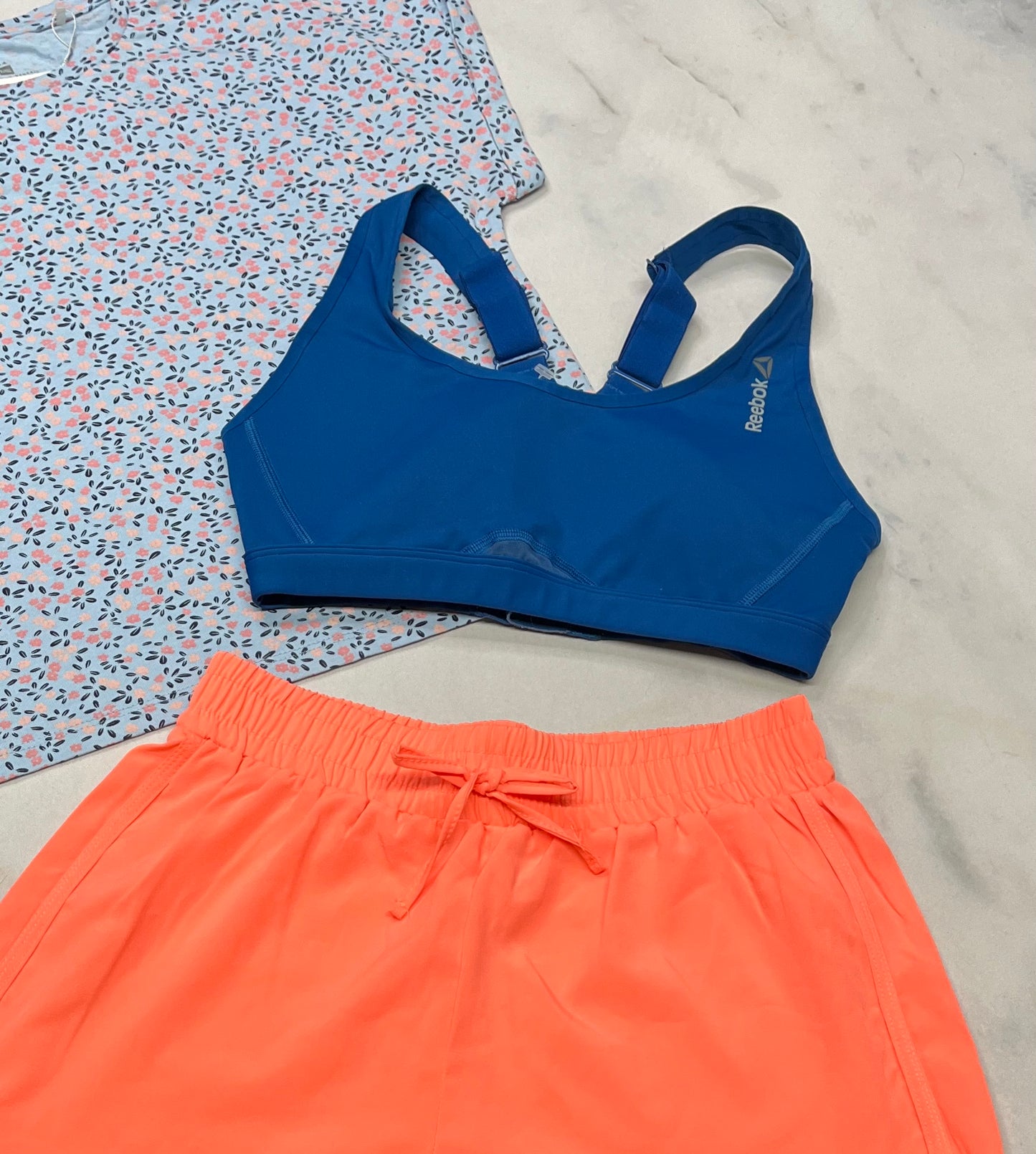 💙 Top sport : Reebok fait XS/12 ans ado comme neuf ! Bretelles ajustable .