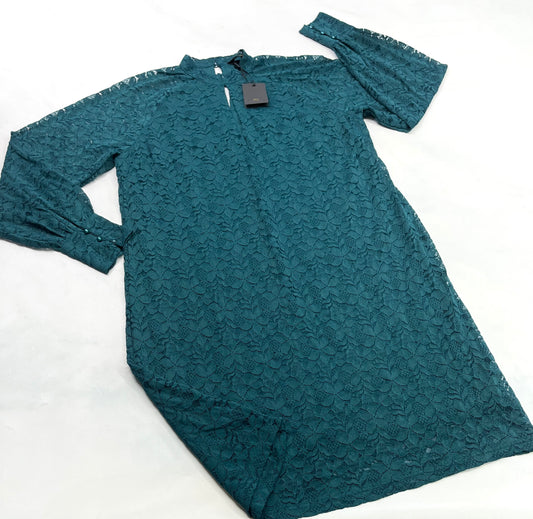 Robe : couleur émeraude marque AKA : stretch de partout doublure intégré . Manche ballon stretch . M et large femme coupe confo .neuve !