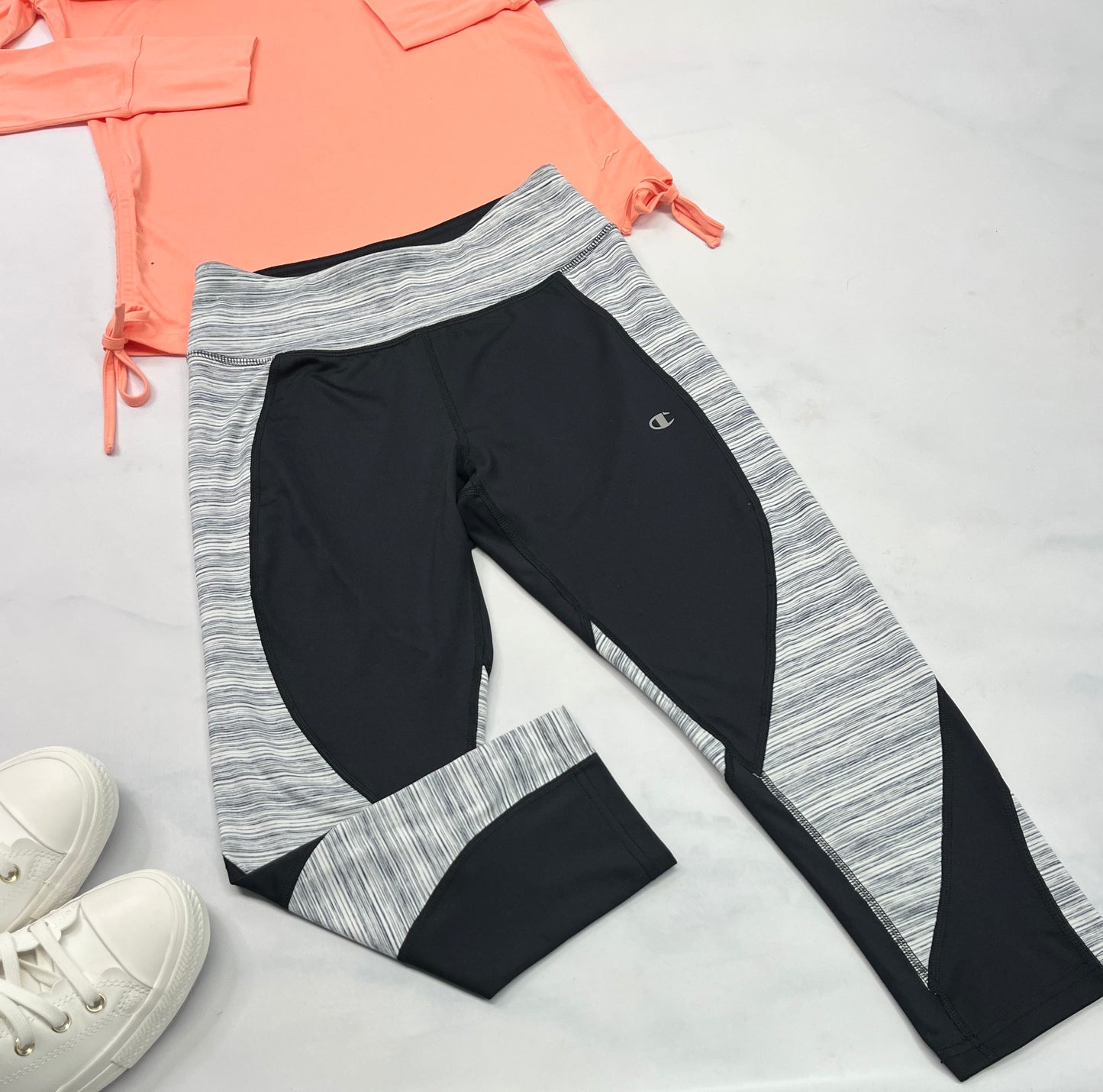 🫶Capri sport : Champion S/ fit (3 ans femme ) comme neuf juste une mini craquelure dans le logo .