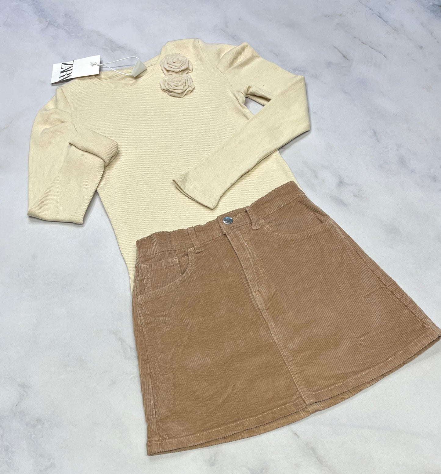 DUO neuf ! Tricot rib/ Zara + 8 ans +jupe en corduroy mou 7-8 ans .
