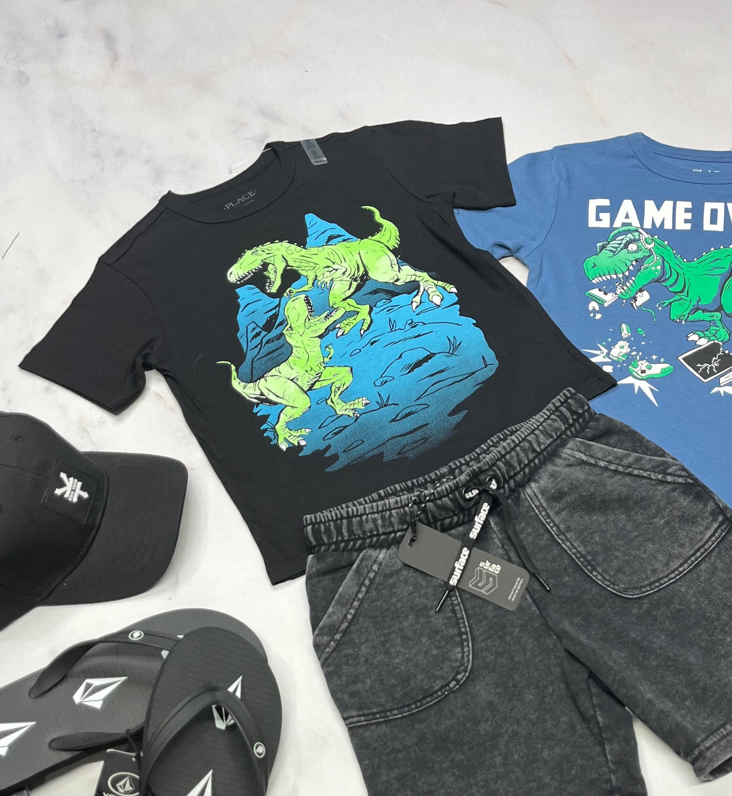 🌴🌴 Duo : Lot de 2 t-Shirt Dino 4 ans neuf !