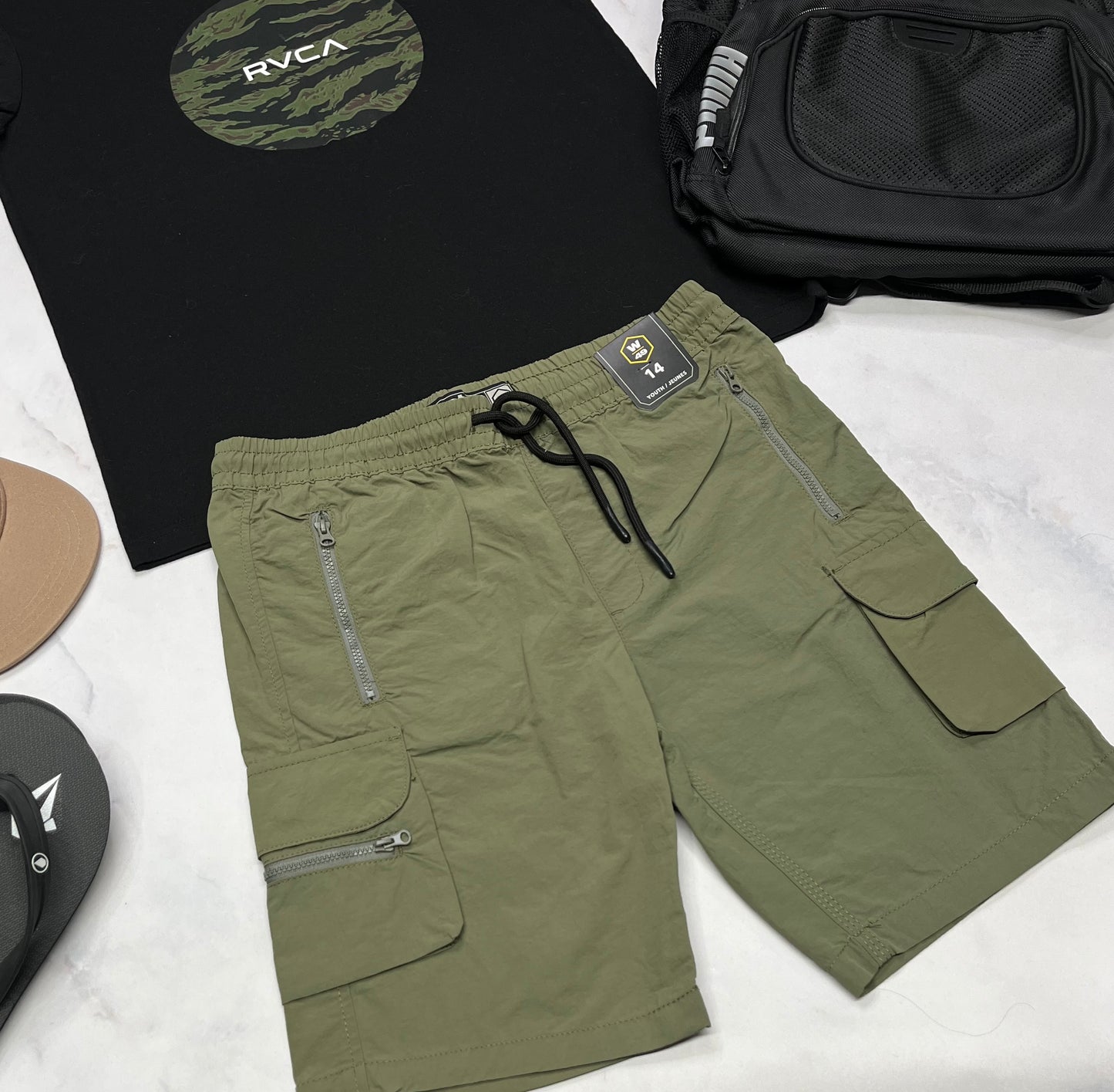 🌴 Bermuda : West cargo en tissu style toile qui ne décolore pas . Léger /14 ans garçon neuf !