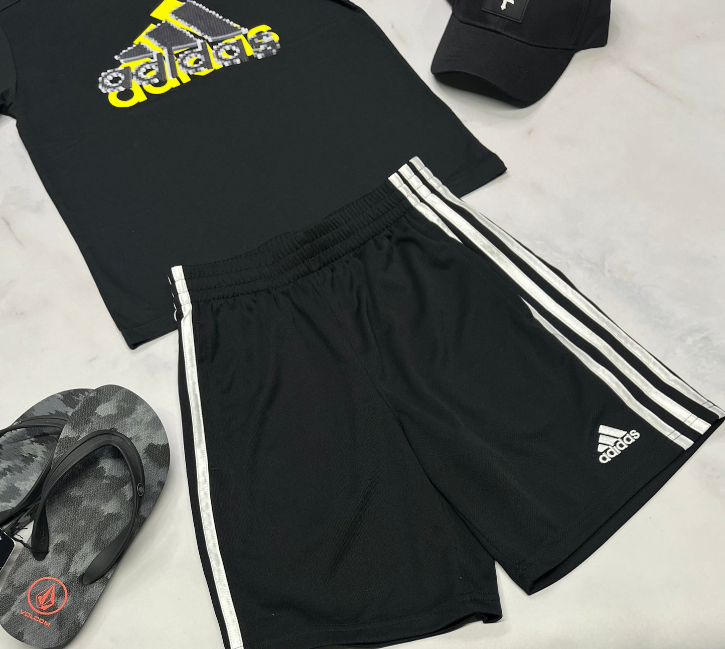 🤩 Bermuda : Adidas en tissu de sport 8 ans garçon neuf !