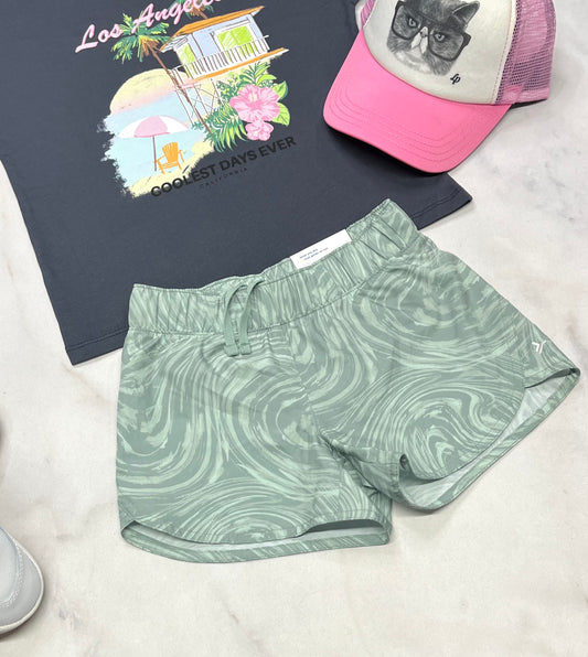 🌿 Short : vert tendance tissu de sport avec sous culotte stretch intégré. 6X fille neuve .