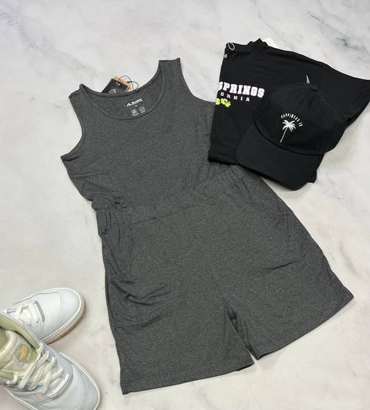 🌴 1 pièce short : tissu de sport stretch  dans tout les sens . Black Mountain . 12(11-12 ans ) fille neuf !