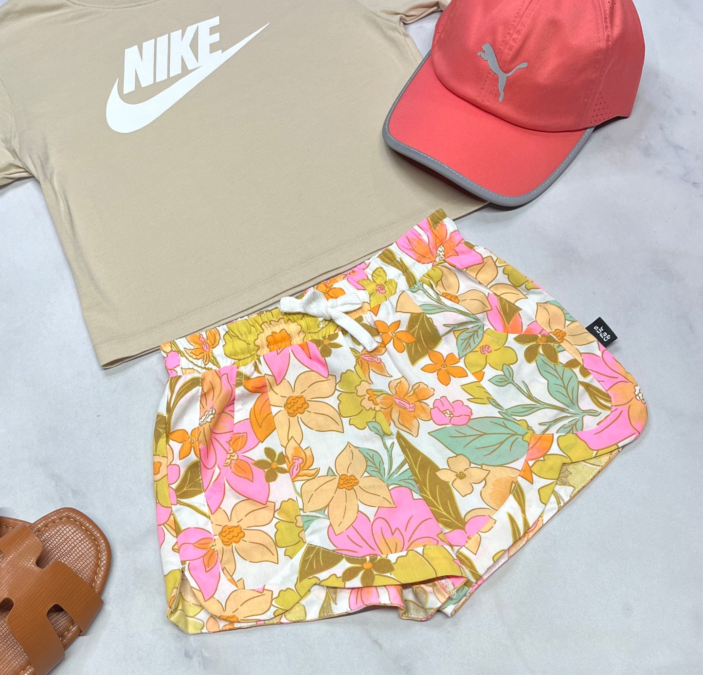 🌼 Short fleurie: Surface taille haute 6 ans fille neuve !
