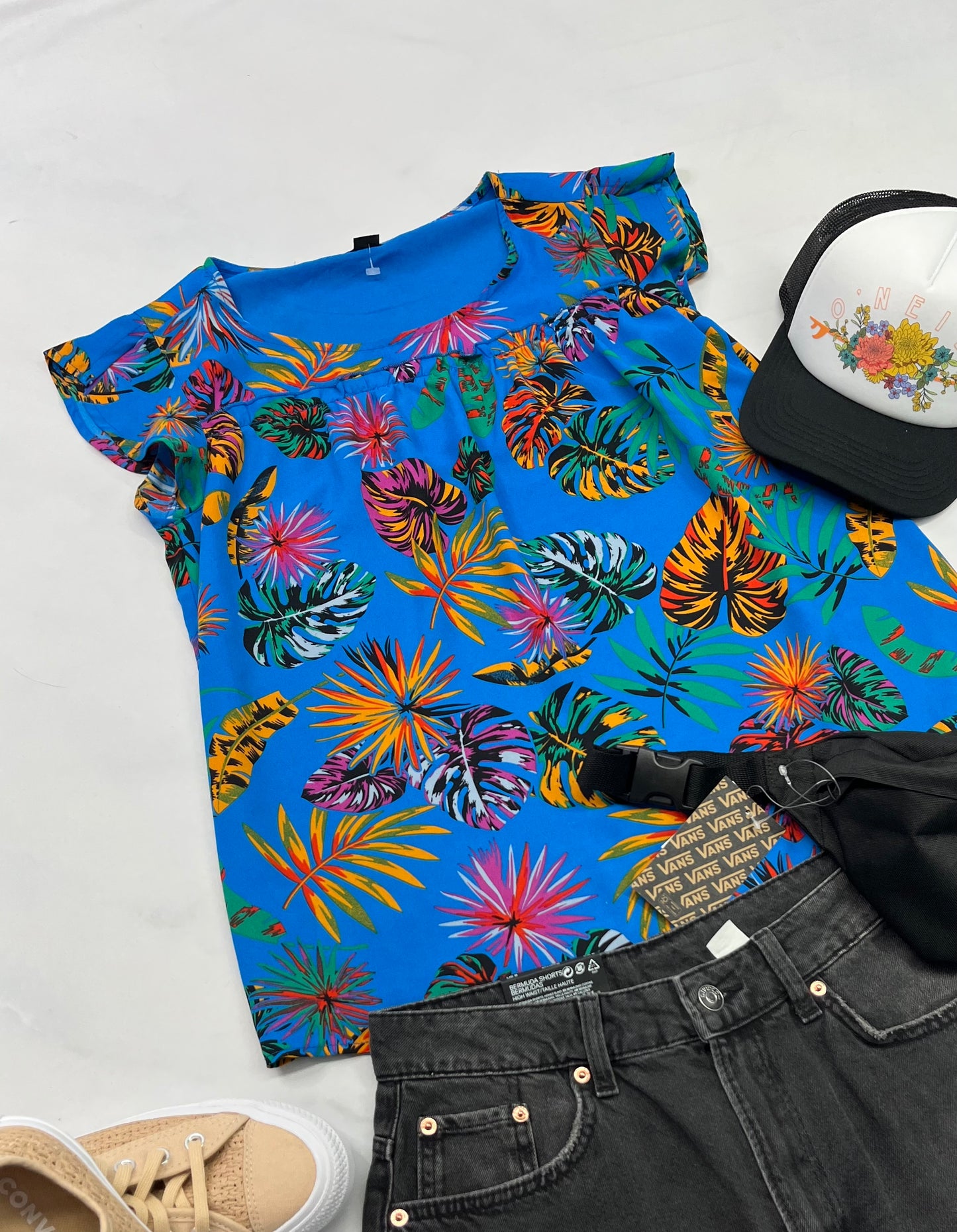 💙 Haut fleurit : en tissu léger qui ne décolore pas ( doublure intégré) . S/ femme look lousse .