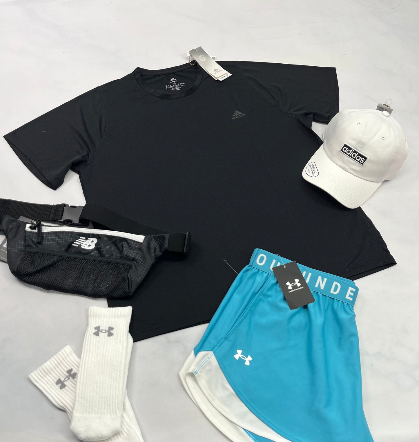 🩵 Manche courte : Adidas/ Running tissu sport léger qui respire neuf ! Beau logo au dos . XL/ femme neuf !