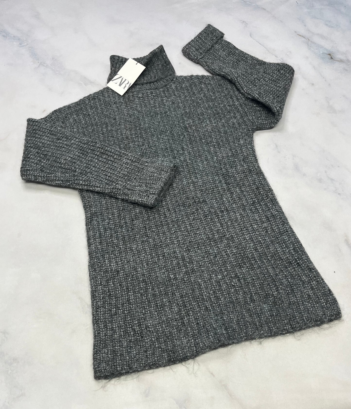 ZARA : Robe en tricot doux stretch 9-10 ans fille .