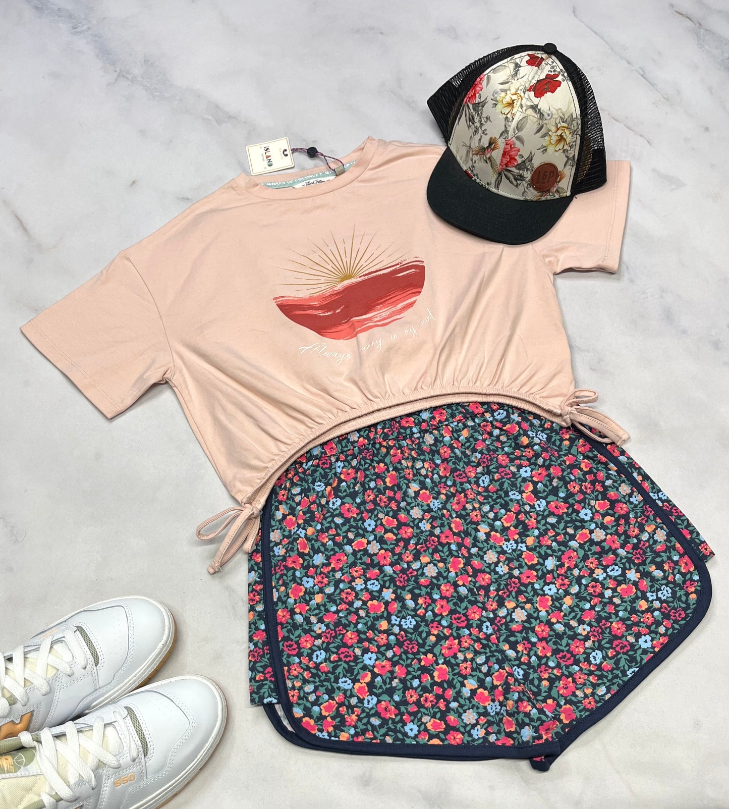 🌺 1 pièce short : fleurit fait 10-12 ans fille  neuf !