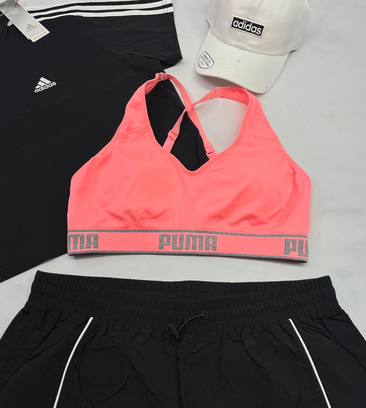 🤩 Top : sport Puma corail ( bretelles ajustables et pad  amovible ). État neuf !