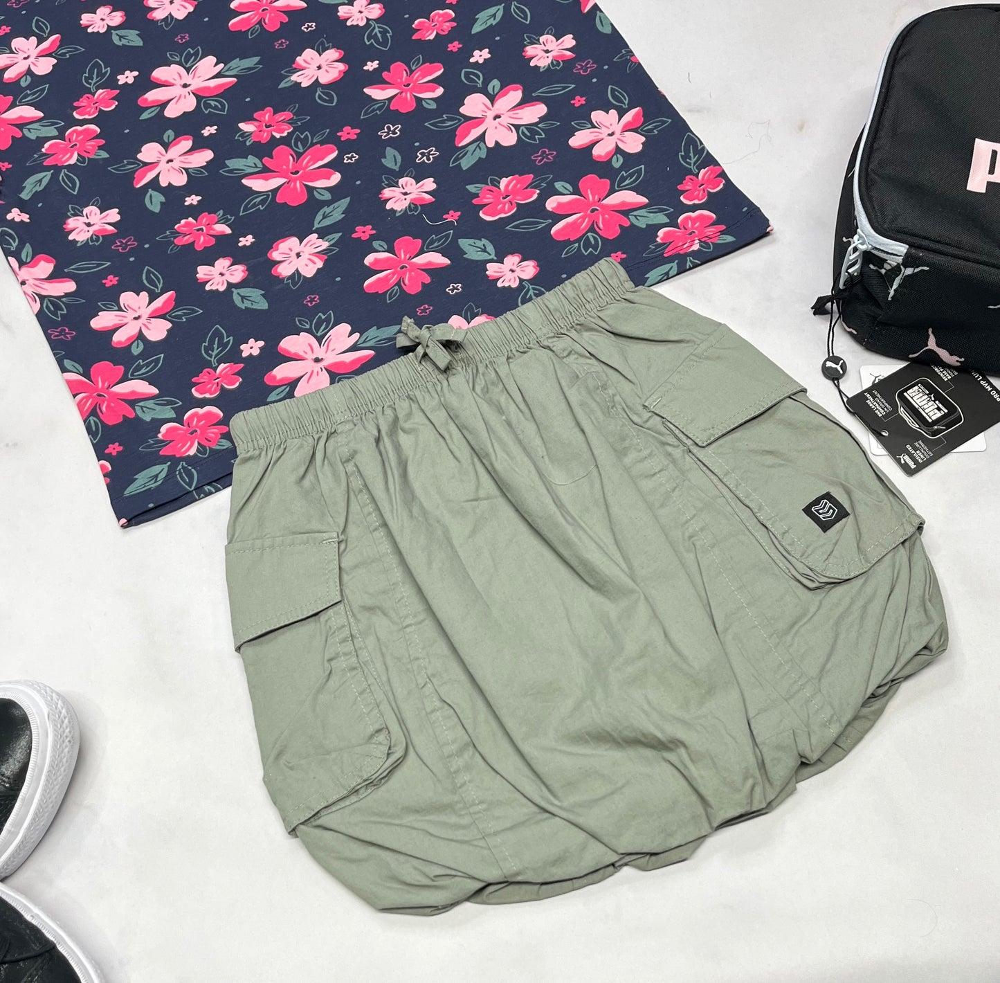🌷 Jupe : 6 ans fille Surface neuve . Super confo avec taille élastique .