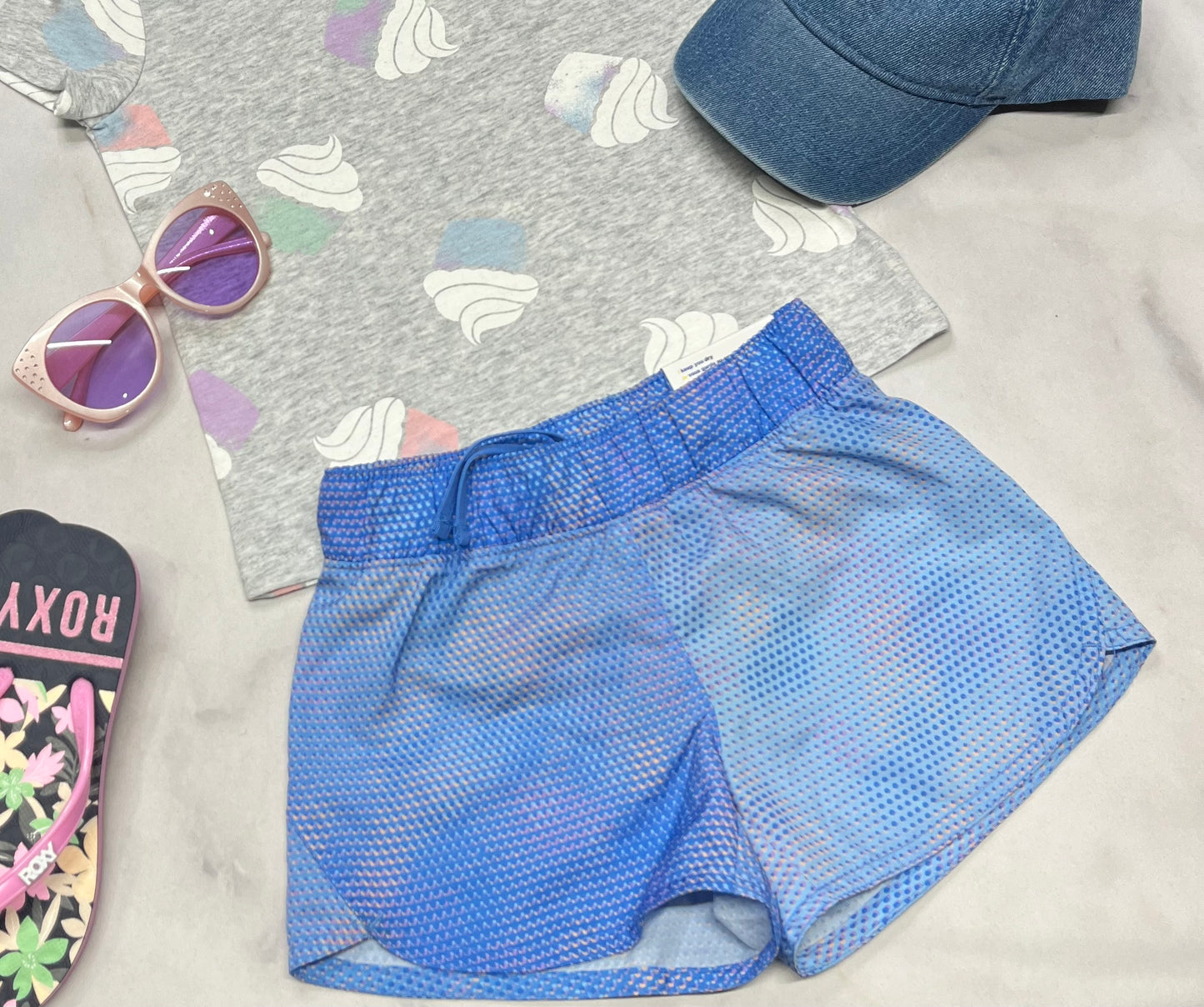 🦋 Short : en tissu de sport  avec sous culotte stretch intégrée. 5 ans fille neuve .