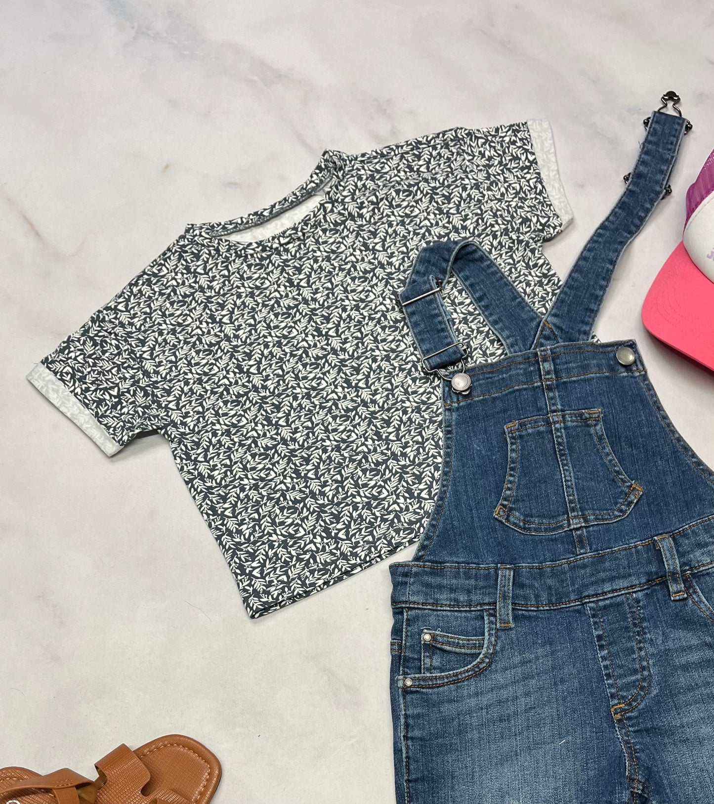 💙 Haut fleurit marine : fait 4 ans fille coupe relax . Neuf !