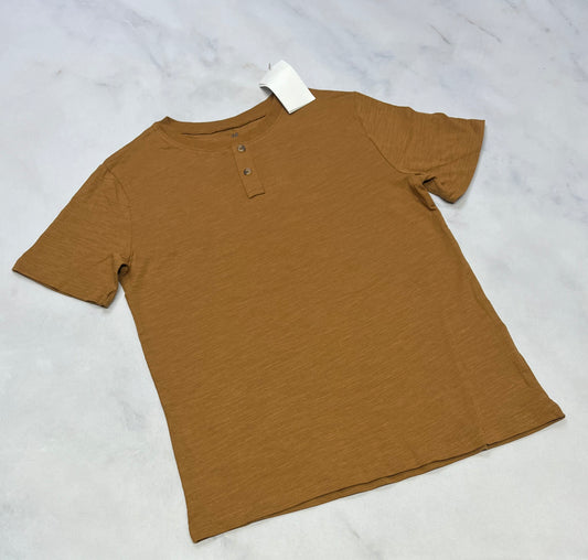 T-shirt : fait 7-8 ans avec 3 boutons . Neuf !