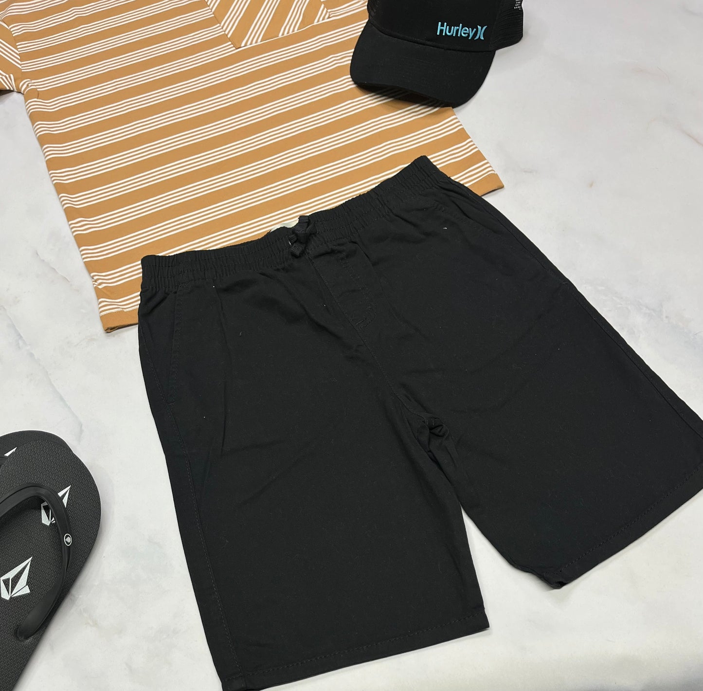🍂 Bermuda : mou LÉVIS avec taille élastique ( noir ) . Logo au dos . 14-16 ans garçon neuf !